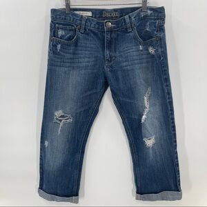 Decree Distressed Boyfriend Capri Size 11